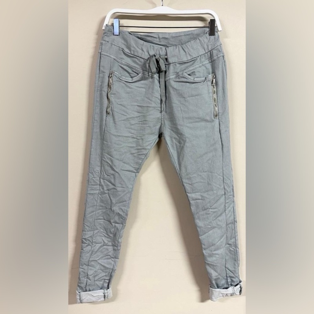 (60767-PIN-GRY) PIN STRIPED ZIPPER POCKET DETAIL CRINKLE JOGGERS